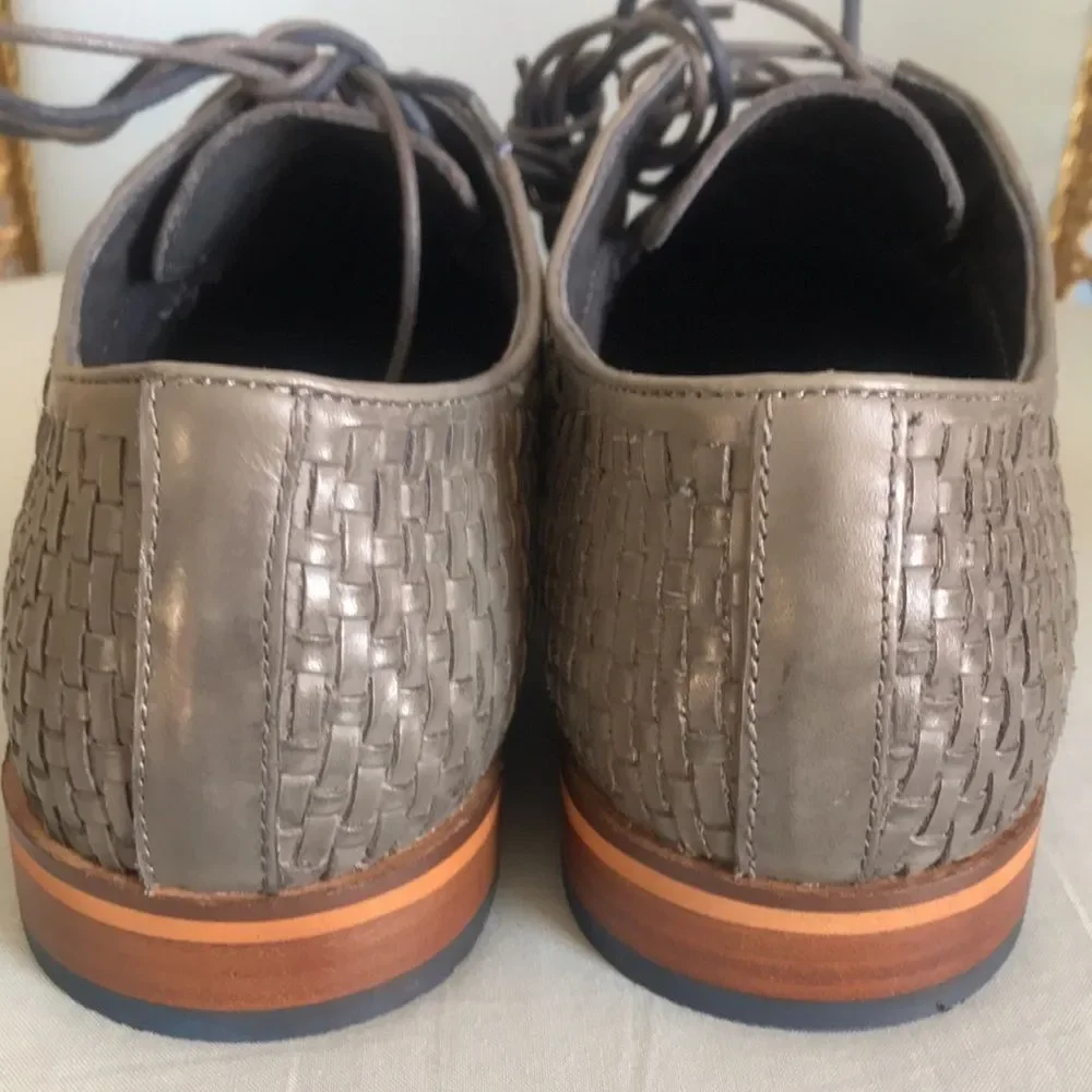 thomas & vine new out